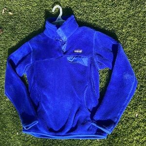 Patagonia fleece pullover size Medium. Great condition. Gorgeous blue !